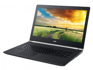 W odróżnieniu od innych dostępnych na dzisiejszym rynku laptopów gamingowych prezentowany Acer Nitro V17 posiada niezwykle minimalistyczną i elegancką obudowę